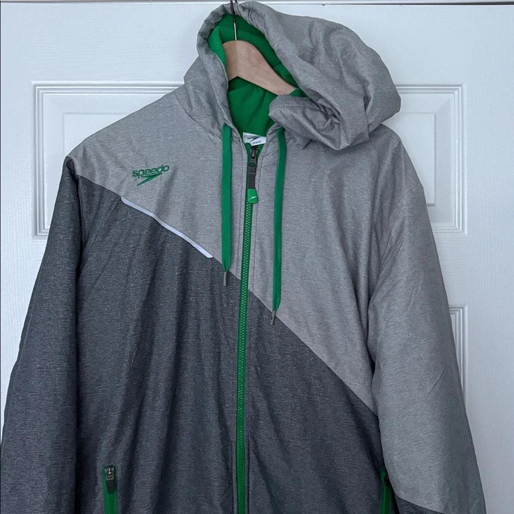 LIKE NEW Speedo Team Parka Grey with Green Size Medium - Picture 5 of 11